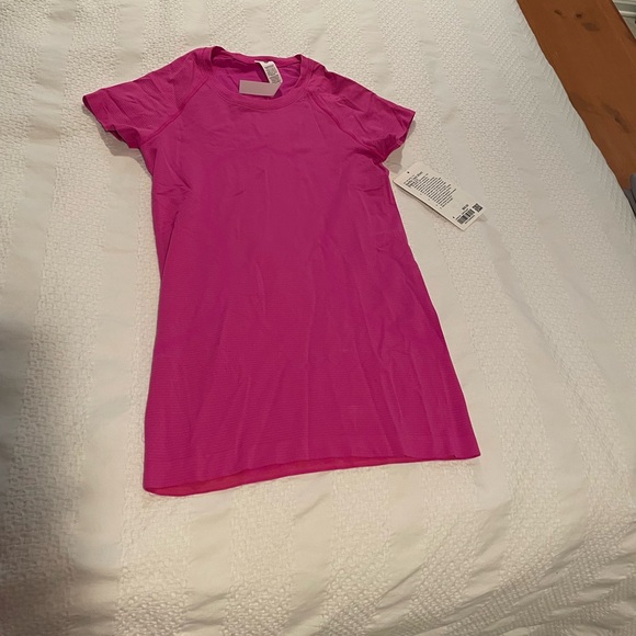 Swiftly Tech Short Sleeve 2.0 - Picture 4 of 5